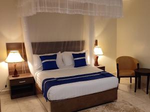 Koki Hotel客房内的一张或多张床位