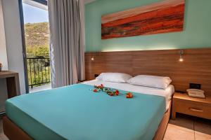 A bed or beds in a room at Hotel Pavlou