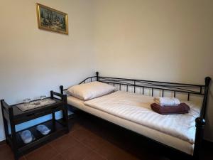 Postel nebo postele na pokoji v ubytování Zbirožský dvůr