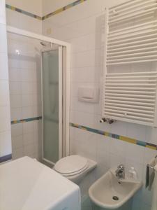 a white bathroom with a toilet and a sink at Zsuzsa Lak in Mestre +12 photos