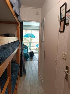 a room with a bunk bed and a door leading to a patio at Studio Paradise entre mer et pins in Saint-Raphaël