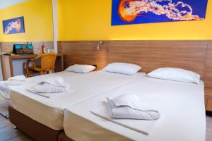 A bed or beds in a room at Hotel Pavlou