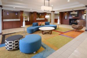Posezení v ubytování Fairfield Inn & Suites by Marriott Dallas Plano The Colony