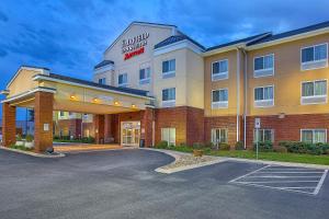 a hotel with a parking lot in front of it at Fairfield Inn & Suites Cookeville in Cookeville