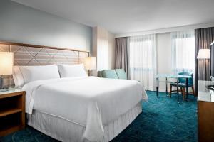 Cama ou camas em um quarto em Walt Disney World Dolphin
