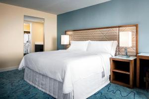 Cama ou camas em um quarto em Walt Disney World Dolphin