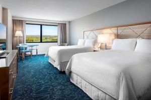 Cama ou camas em um quarto em Walt Disney World Dolphin