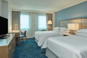 Cama ou camas em um quarto em Walt Disney World Dolphin
