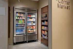 Supermarket nebo jiné obchody v  hotelu nebo okolí
