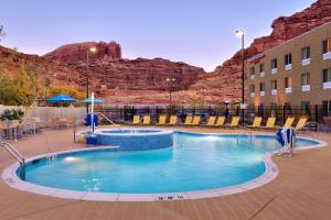 Bazén v ubytování Fairfield Inn & Suites by Marriott Moab nebo v jeho okolí