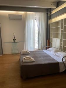 A bed or beds in a room at Casa Giulietta - ombrellone e 2 lettini inclusi