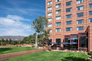 a hotel with a lawn in front of a building at Colorado Springs Marriott in Colorado Springs