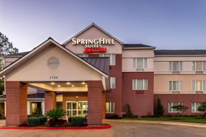 a front view of a springhill suites hotel at SpringHill Suites by Marriott Houston Brookhollow in Houston