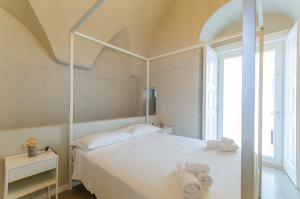 Letto o letti in una camera di Palazzo Junno Dimora D'Epoca