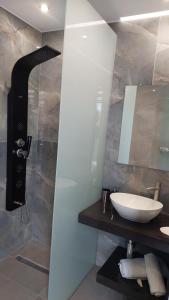 חדר רחצה ב-Luana Monte Apartments