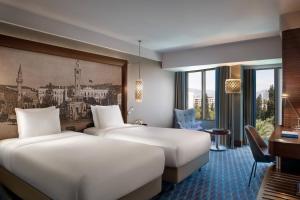 Postel nebo postele na pokoji v ubytování Renaissance Izmir Hotel
