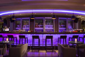 Nápoje v ubytování Renaissance Izmir Hotel