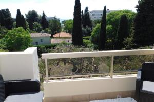 Fotografia z galérie ubytovania Beautiful T3 residence "L'Atrium" air conditioned with parking v destinácii Cagnes-sur-Mer