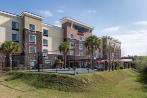 - un service de rendu des suites hampton inn anaheim dans l'établissement TownePlace Suites Columbia Southeast / Fort Jackson, à Columbia