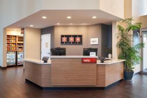 Khu vực sảnh/lễ tân tại TownePlace Suites Miami Kendall West +23 ảnh