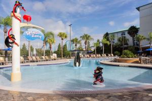 A piscina localizada em SpringHill Suites by Marriott Orlando at SeaWorld ou nos arredores