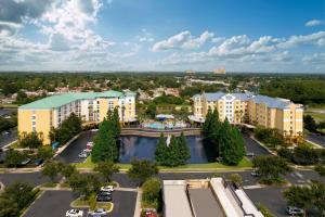 A piscina localizada em SpringHill Suites by Marriott Orlando at SeaWorld ou nos arredores