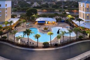 A piscina localizada em SpringHill Suites by Marriott Orlando at SeaWorld ou nos arredores
