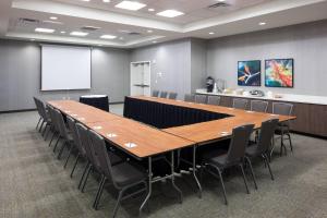 Área de negócios e/ou sala de conferências em SpringHill Suites by Marriott Orlando at SeaWorld