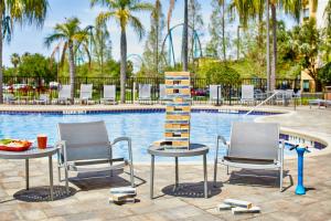A piscina localizada em SpringHill Suites by Marriott Orlando at SeaWorld ou nos arredores