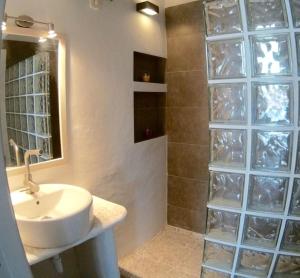 a bathroom with a sink and a shower at CAN JAUME D’EN PEP MIQUEL in Sant Francesc Xavier