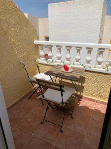 Zdjęcie z galerii obiektu Adosado tranquilo con piscina y vistas al mar w mieście Puerto Marino