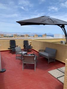 Zdjęcie z galerii obiektu Adosado tranquilo con piscina y vistas al mar w mieście Puerto Marino