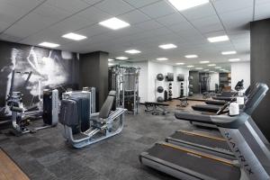 a gym with several treadmills and cardio machines at Marriott Phoenix Airport in Phoenix