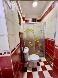 Koupelna v ubytování Raqeem Hotel