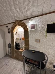 Televízia a/alebo spoločenská miestnosť v ubytovaní La Grotta + 37 fotografií