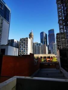a view of a city skyline with tall buildings at Dudley Cosy 2 beds 2 Baths with free parking in Melbourne