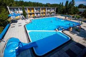 an overhead view of a swimming pool with people in it at OW Posejdon in Łazy