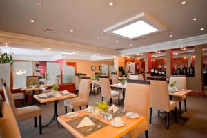 Restaurant o un lloc per menjar a Protea Hotel by Marriott Windhoek Furstenhof