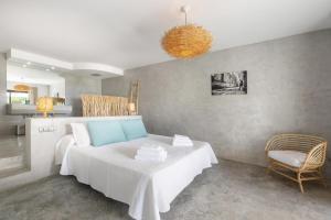 a bedroom with a bed and a table and a chair at Buenavista Cala Salada in San Antonio