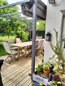 Ogród w obiekcie Maison au calme wifi Netflix