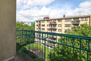 a balcony with a view of a building at 3BDR Kings X Apt for 7 with Balcony and near tube in London