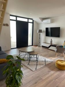 TV a/nebo společenská místnost v ubytování La Sardinette