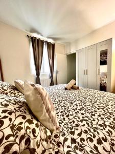 Postel nebo postele na pokoji v ubytování Champs Elysées 2 + 9 fotografií