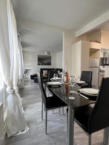 Kuchyň nebo kuchyňský kout v ubytování Champs Elysées 2