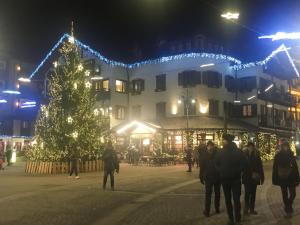 Goście zatrzymujący się w obiekcie Casetta dei Cuori - Alpine Style Cozy Apartment