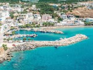 an aerial view of a beach with blue water at George Seaside House Makry Gialos in Pilalímata
