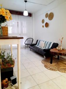 a living room with a couch and a table at "Village" Amplia CASA boutique con parrilla y 2 garages in Corrientes