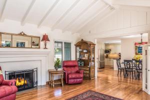Χώρος καθιστικού στο 3757 Garden House Sanctuary home