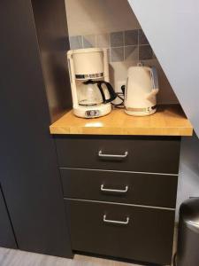 Príslušenstvo na prípravu kávy alebo čaju v ubytovaní Les Embruns - Plein ciel - appartement 3eme étage