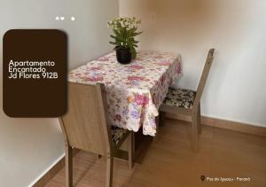 a table with a potted plant sitting on top of it at APARTAMENTO ENCANTADO JD FLORES 912 - 1º andar in Foz do Iguaçu